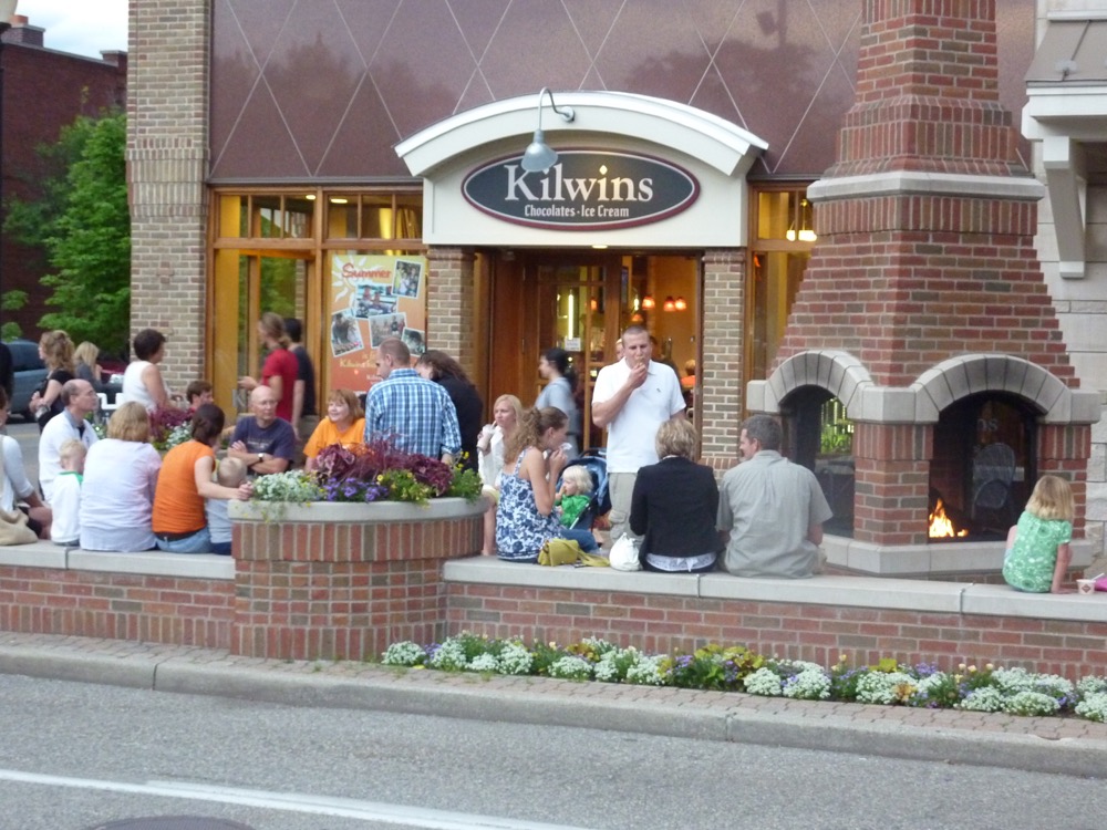 Exterior photo of The Kilwins Holland store front