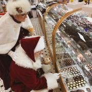 Picture of Santa shopping at Kilwins